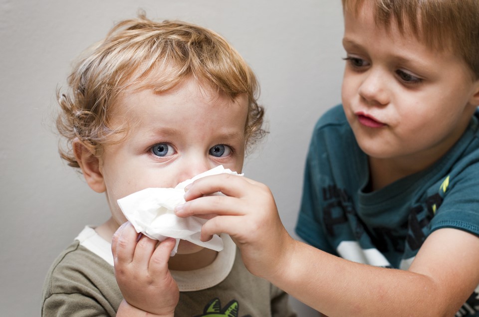 Antibióticos podem causar asma e rinite em crianças