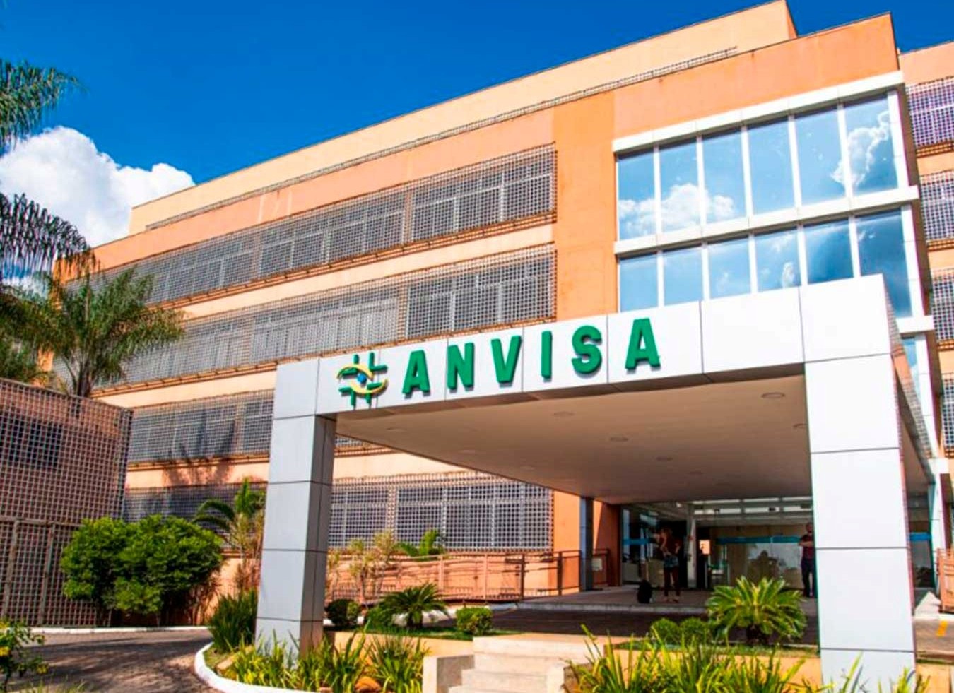 Anvisa abre oito consultas públicas para atualizar a farmacopeia brasileira