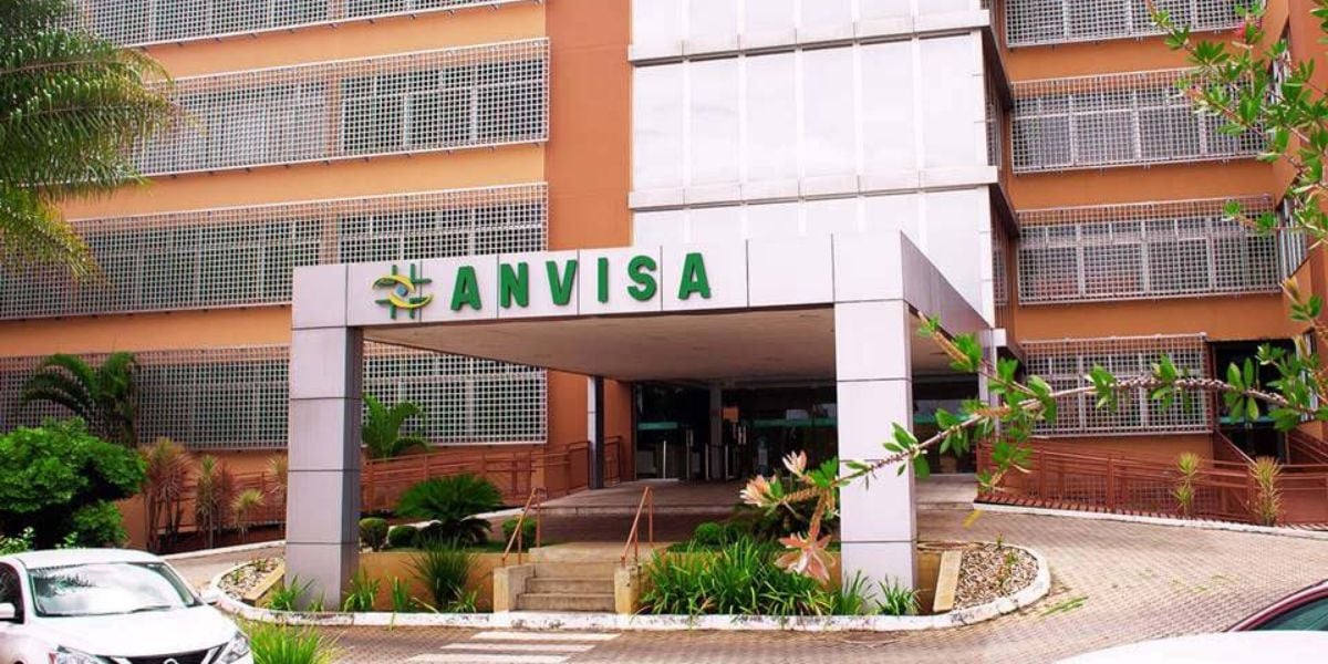 Anvisa adota IA para reforçar segurança e eficiência na análise de medicamentos