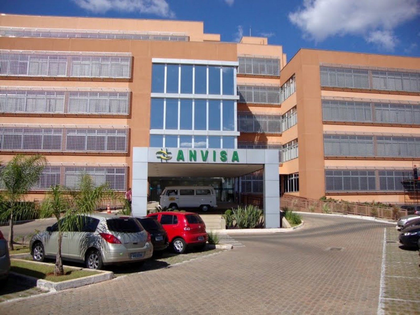 Anvisa adota medidas contra produtos irregulares, propagandas indevidas e falhas sanitárias