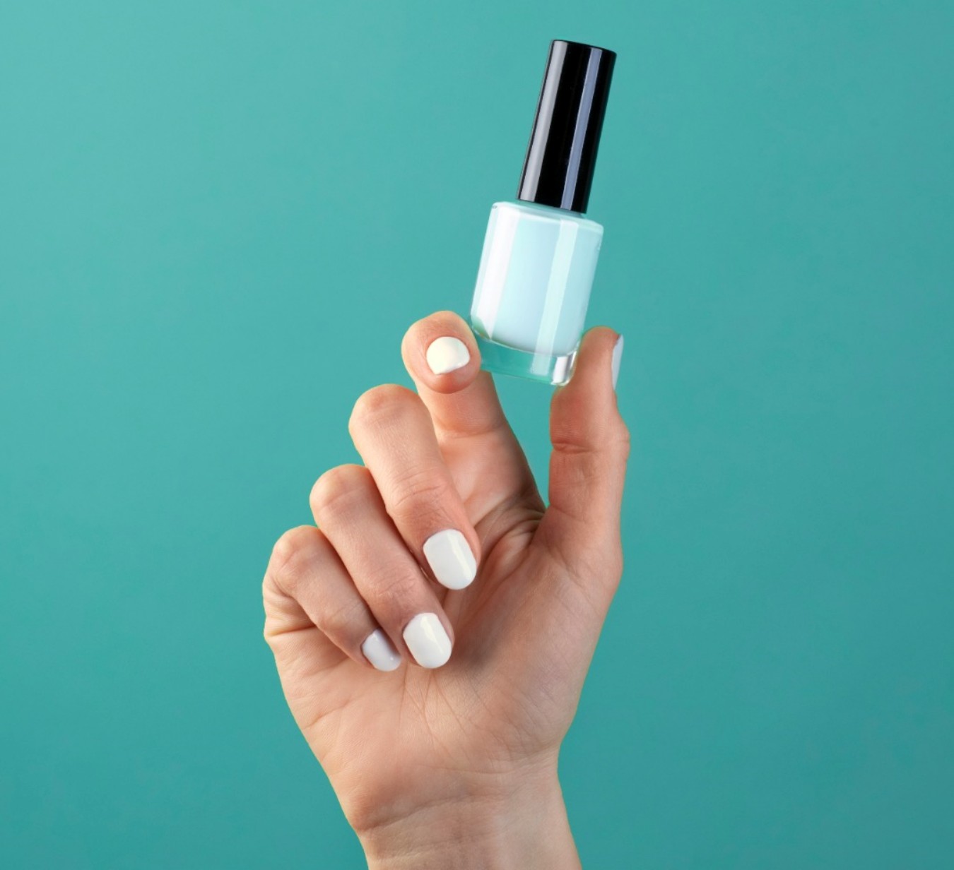 Anvisa proíbe duas substâncias utilizadas em produtos para unhas e cosméticos