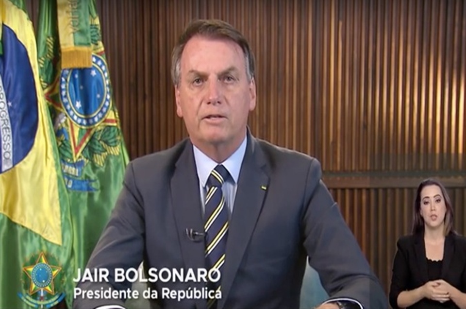 Bolsonaro extingue cargo de farmacêutico no Ministério da Saúde