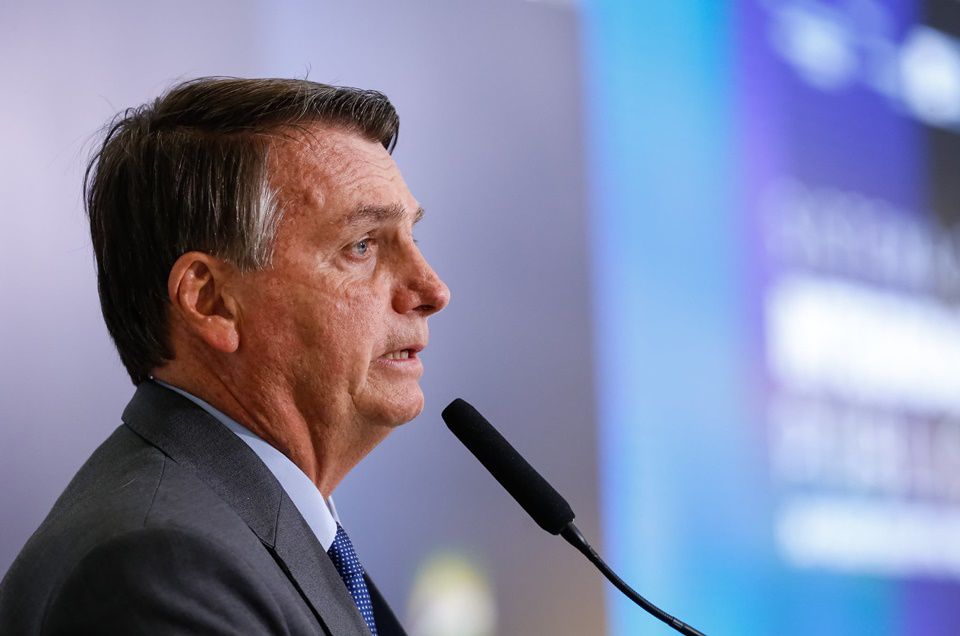 Bolsonaro veta projeto que facilitaria tratamento oral contra o câncer