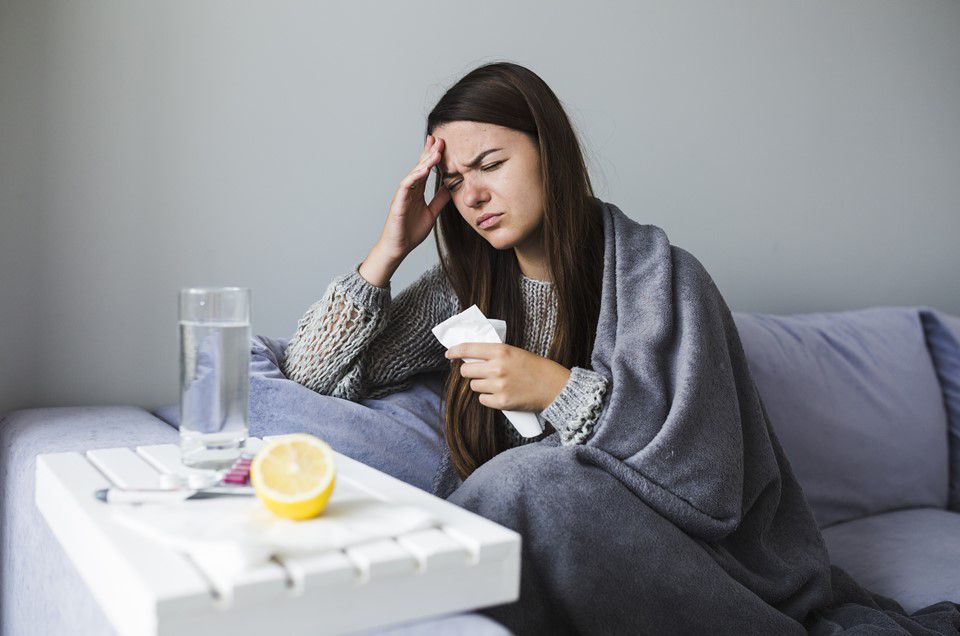 Com novas variantes, sintomas da Covid-19 ficam parecidos aos de gripe forte