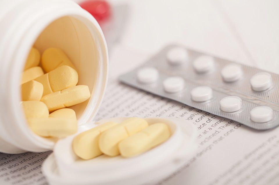 Combinação de medicamentos reduz pela metade a mortalidade por Covid-19, diz estudo