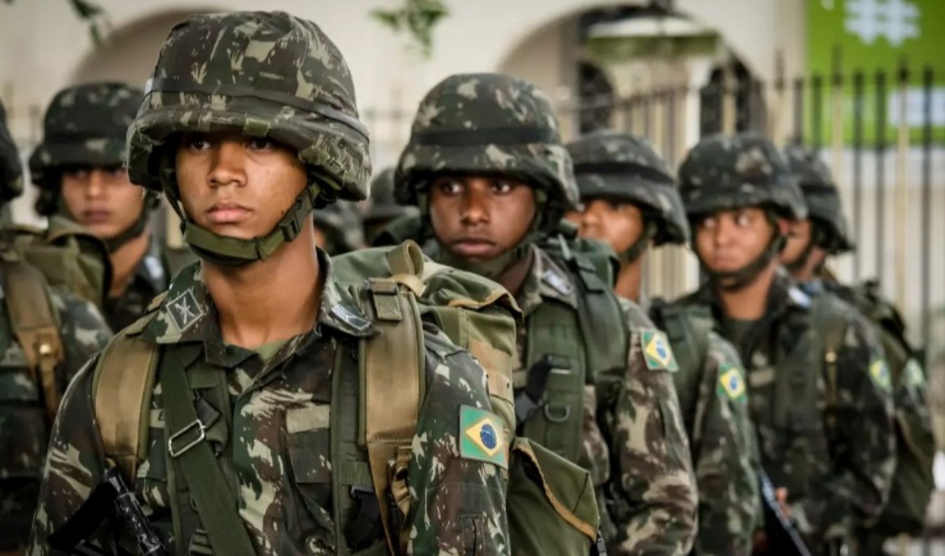 Concurso do Exército oferece remuneração acima de R$ 10 mil para farmacêuticos