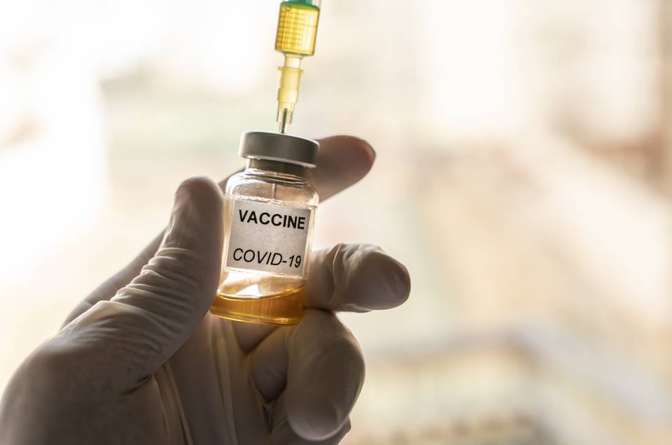 Coronavírus: Indústrias Farmacêuticas já discutem como vão lançar vacina  