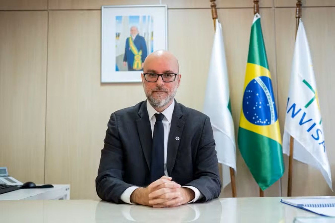 Descompasso em Brasília: presidente da Anvisa se posiciona contra setor magistral, ferindo diretrizes do governo Lula