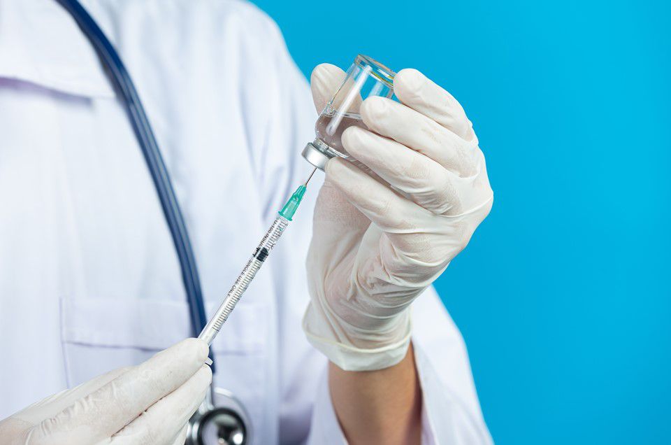 Estudo indica que as vacinas Pfizer e Moderna podem gerar imunidade em longo prazo