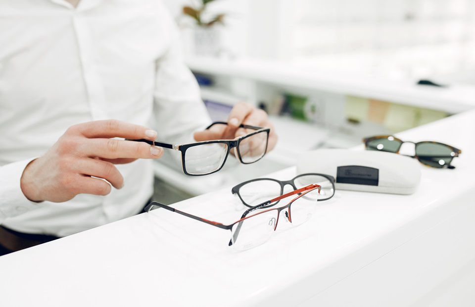 Estudo indica que óculos podem reduzir risco de infecção por Covid-19