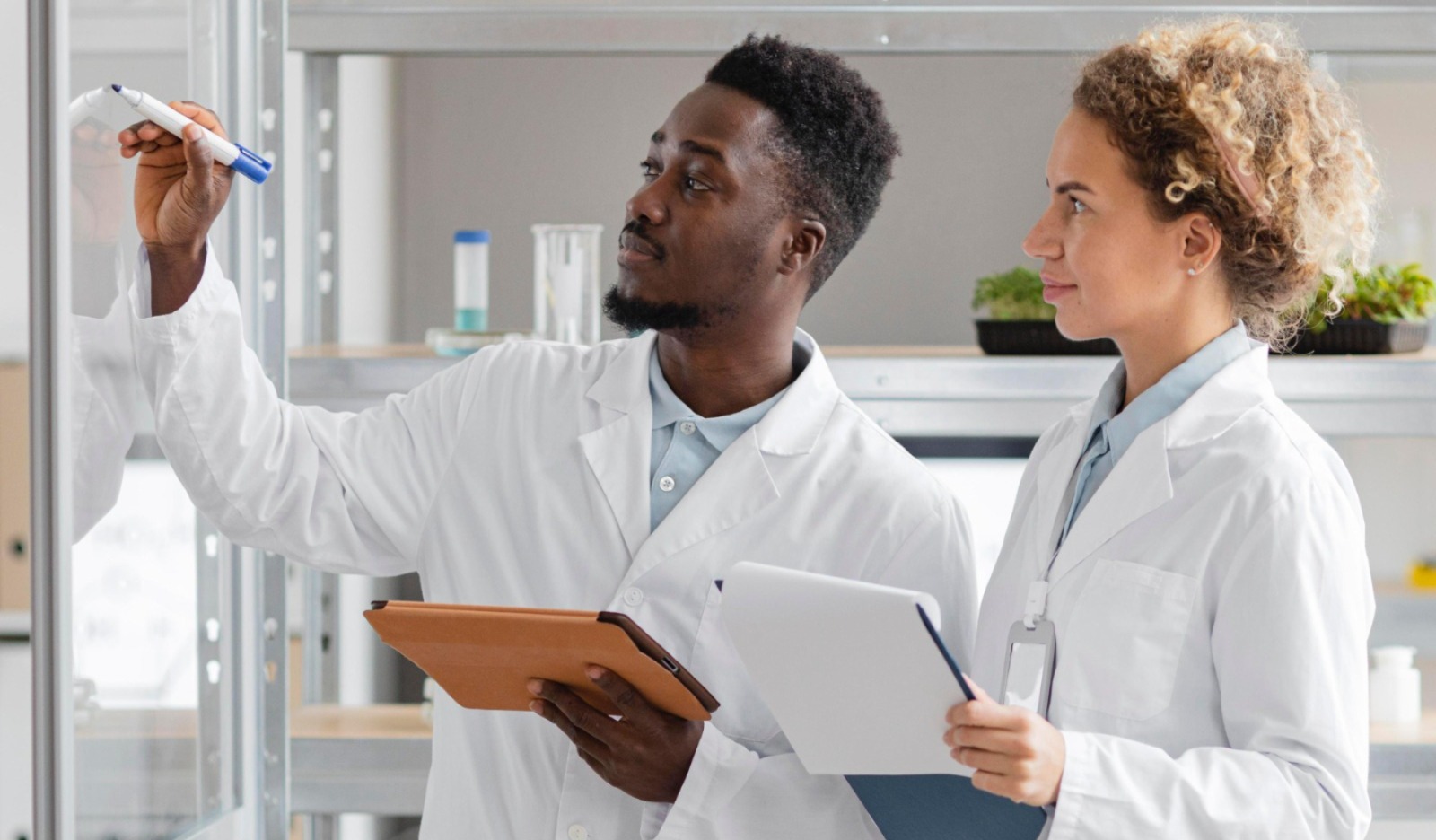 Educação continuada é o que sustenta a carreira do farmacêutico de sucesso