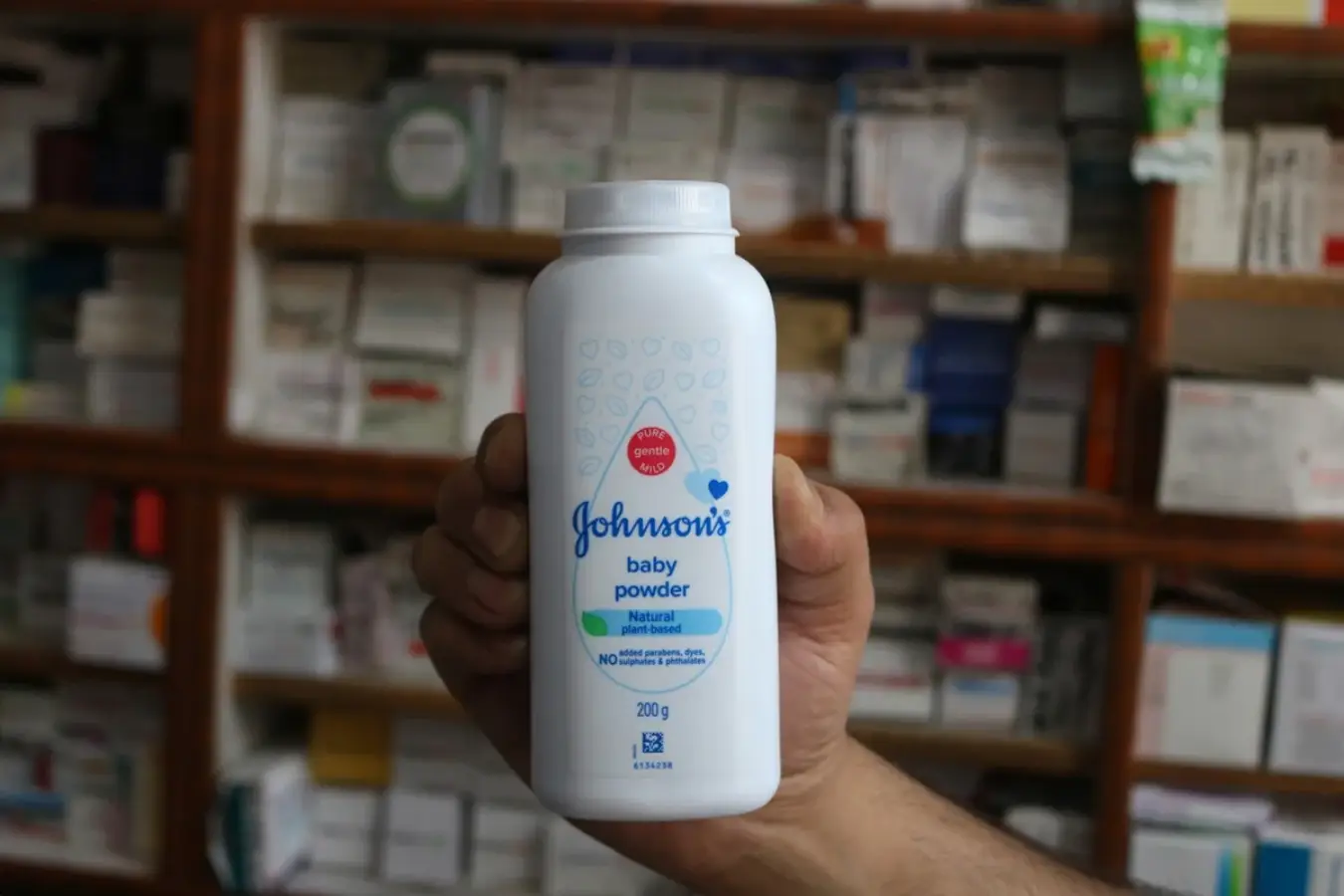 Johnson & johnson é condenada a pagar bilhões após caso de câncer ligado a talco