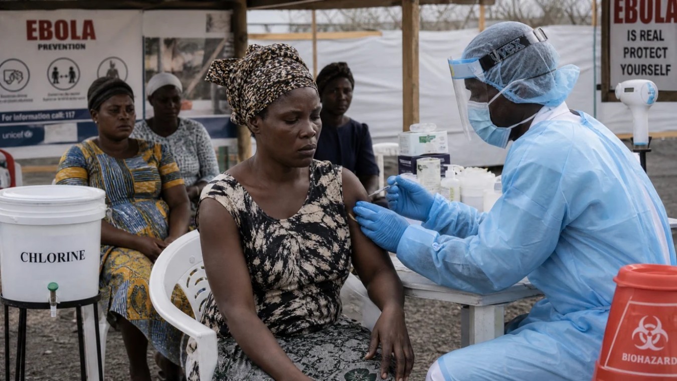 Moderna anuncia parceria para desenvolver vacina contra cepa Bundibugyo do Ebola