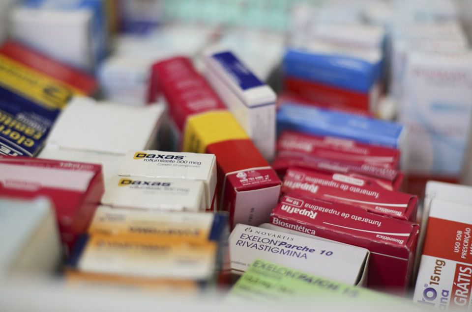 PL exige que medicamentos proibidos em outros países tenham alertas nas embalagens
