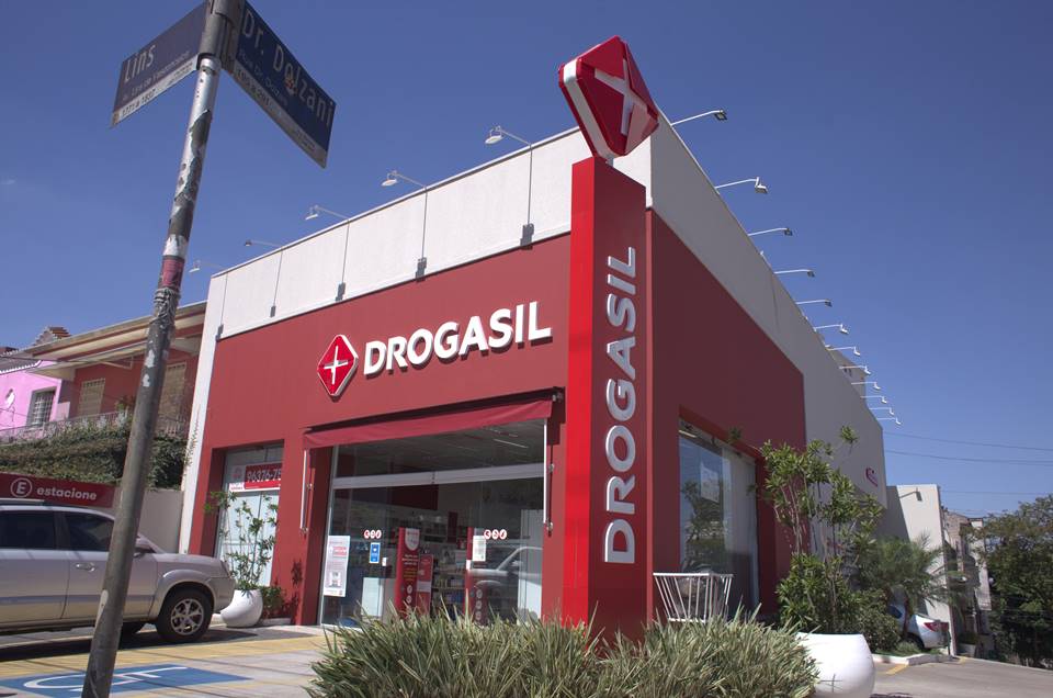 Pague Menos ou Raia Drogasil? Qual ação é melhor comprar?