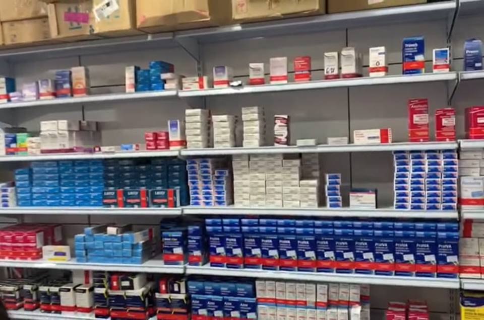 Polícia encontra farmácia clandestina com 3 mil caixas de medicamentos 