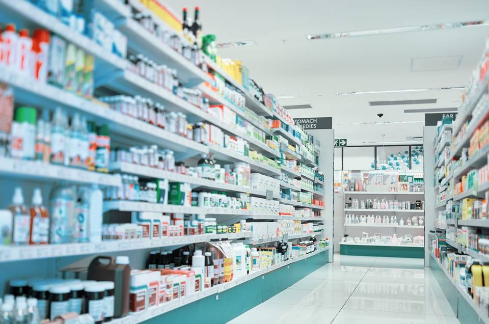 Redes de farmácias registram retração de 22% em abril de 2020
