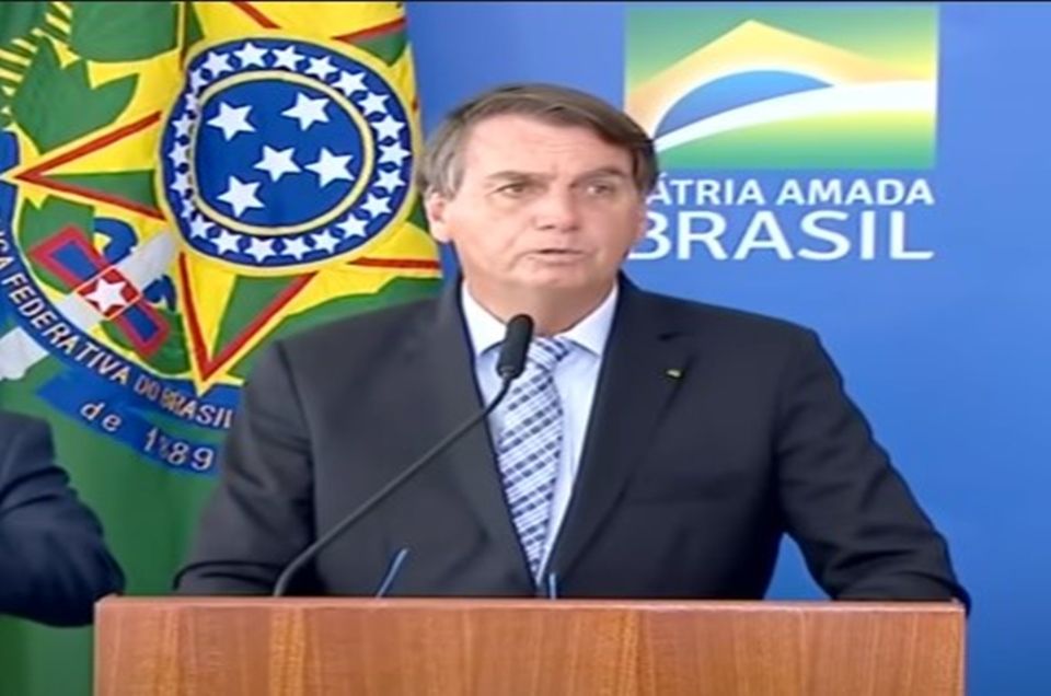 Retenção de receita para cloroquina e ivermectina vai cair, diz Bolsonaro. Anvisa nega