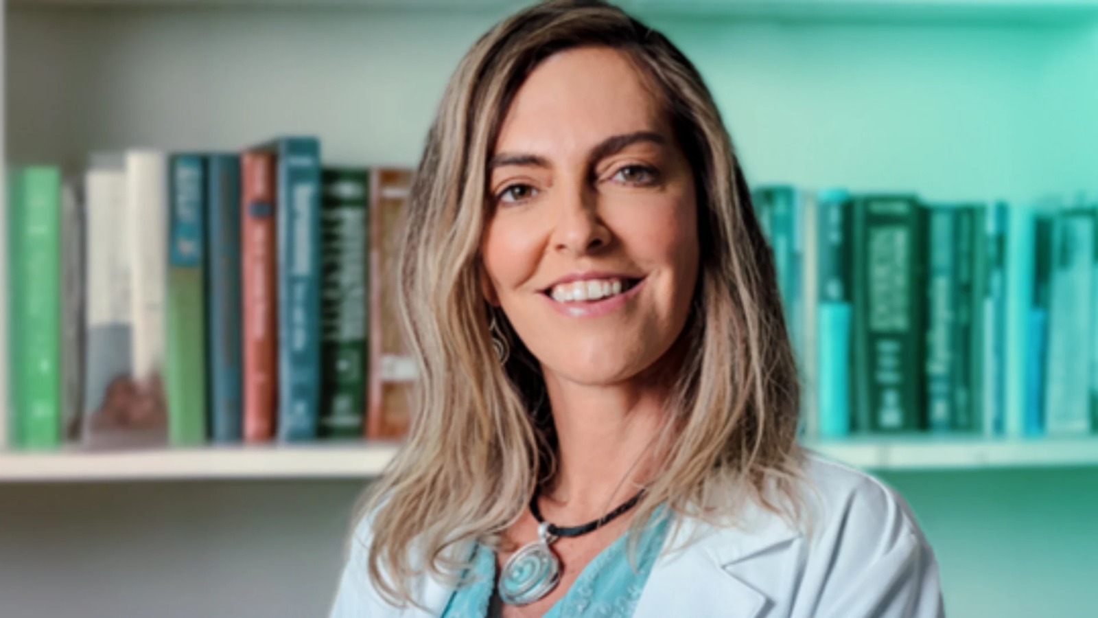 Tatiana Sampaio, pesquisadora da polilaminina, expõe gargalos entre pesquisa acadêmica e desenvolvimento de medicamentos