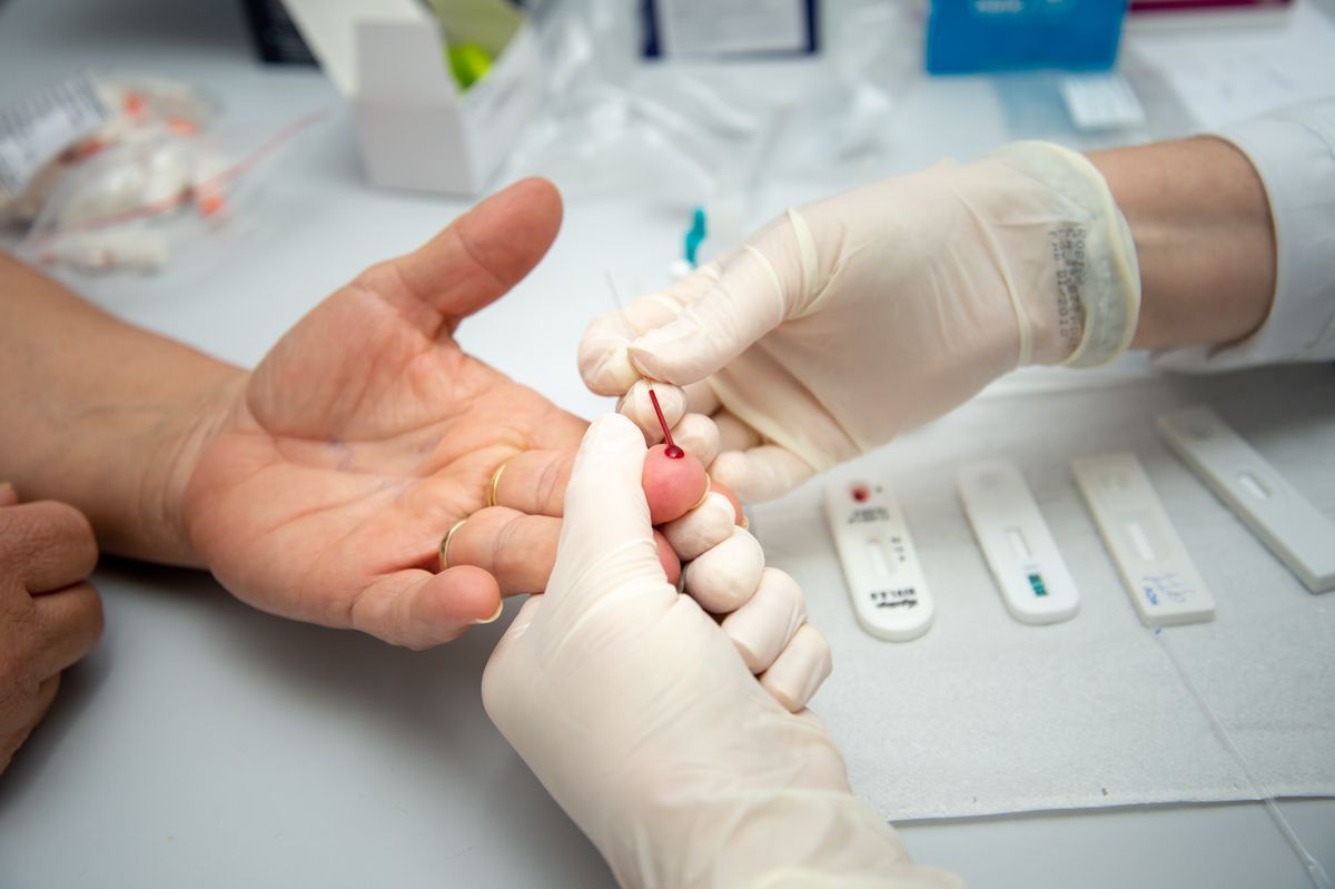 Anvisa orienta farmácias sobre cuidados na aplicação de testes 