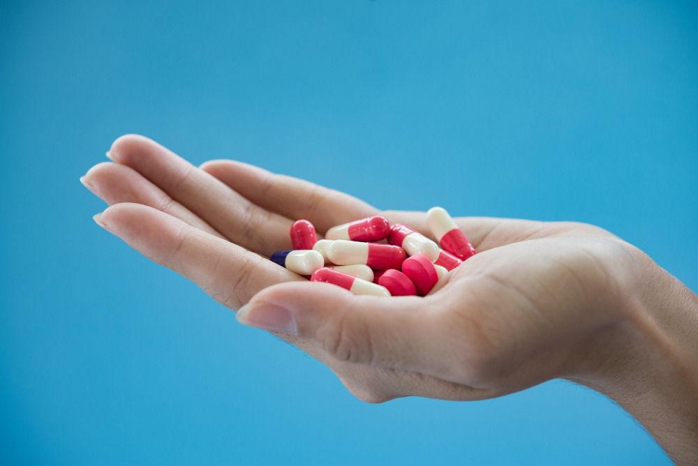Indústria farmacêutica atrasa medicamento contra HIV para ganho financeiro