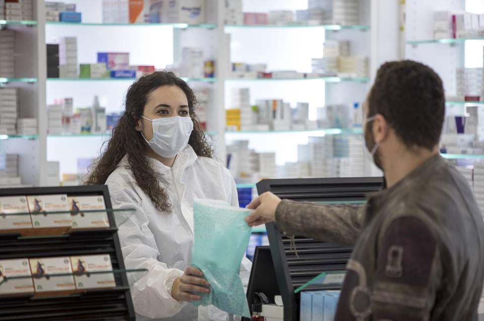 Anvisa autoriza a venda de mascara de tecido em farmácias