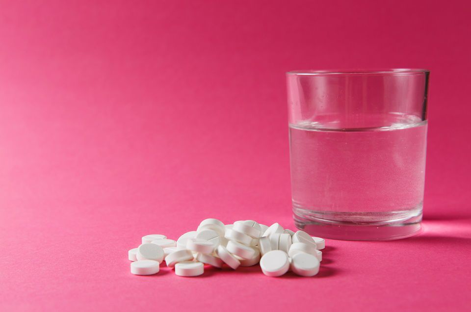 Aspirina pode reduzir mortes em pacientes internados com Covid-19, diz estudo