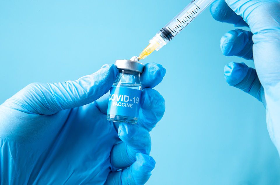 Brasil deve iniciar produção de vacina russa contra Covid-19 em novembro