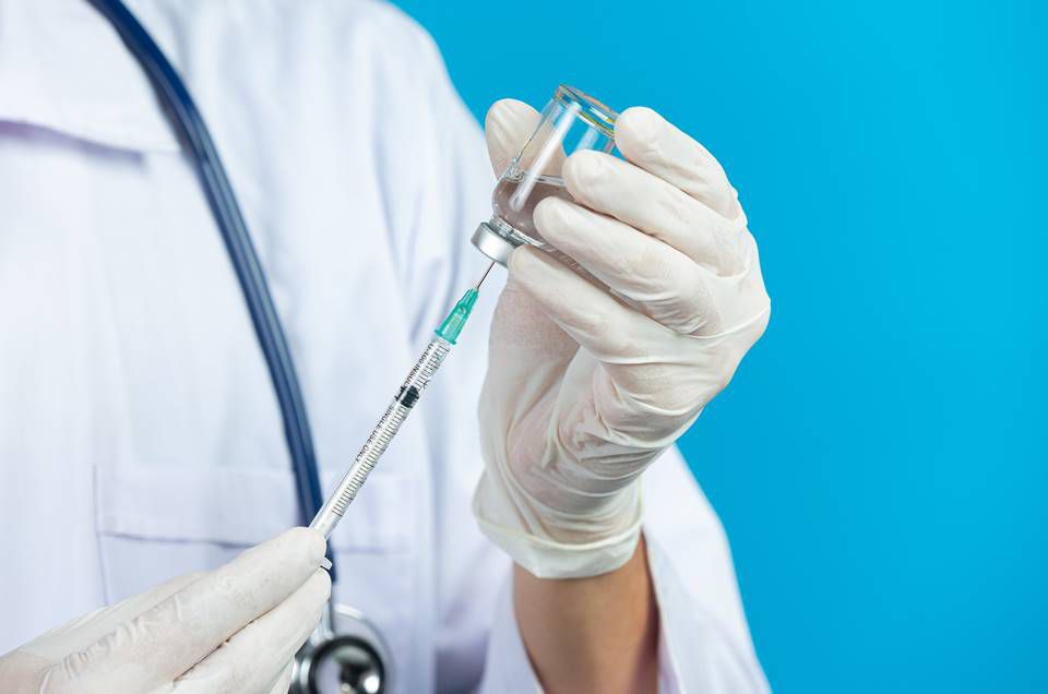 Covid-19: primeira vacina 100% nacional começa a ser produzida 