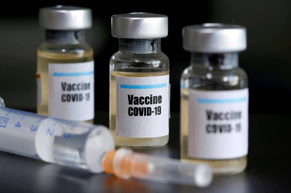 Ex-executivo da Pfizer espalha fake news sobre vacinas