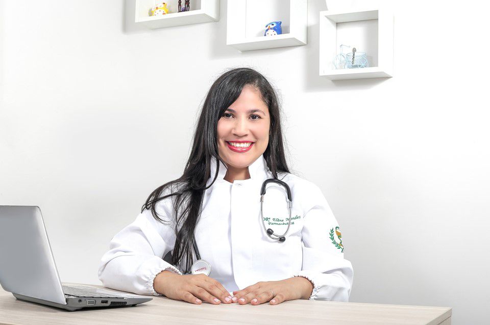 Conheça Elane Mendes – A farmacêutica empreendedora da Farmácia Clínica