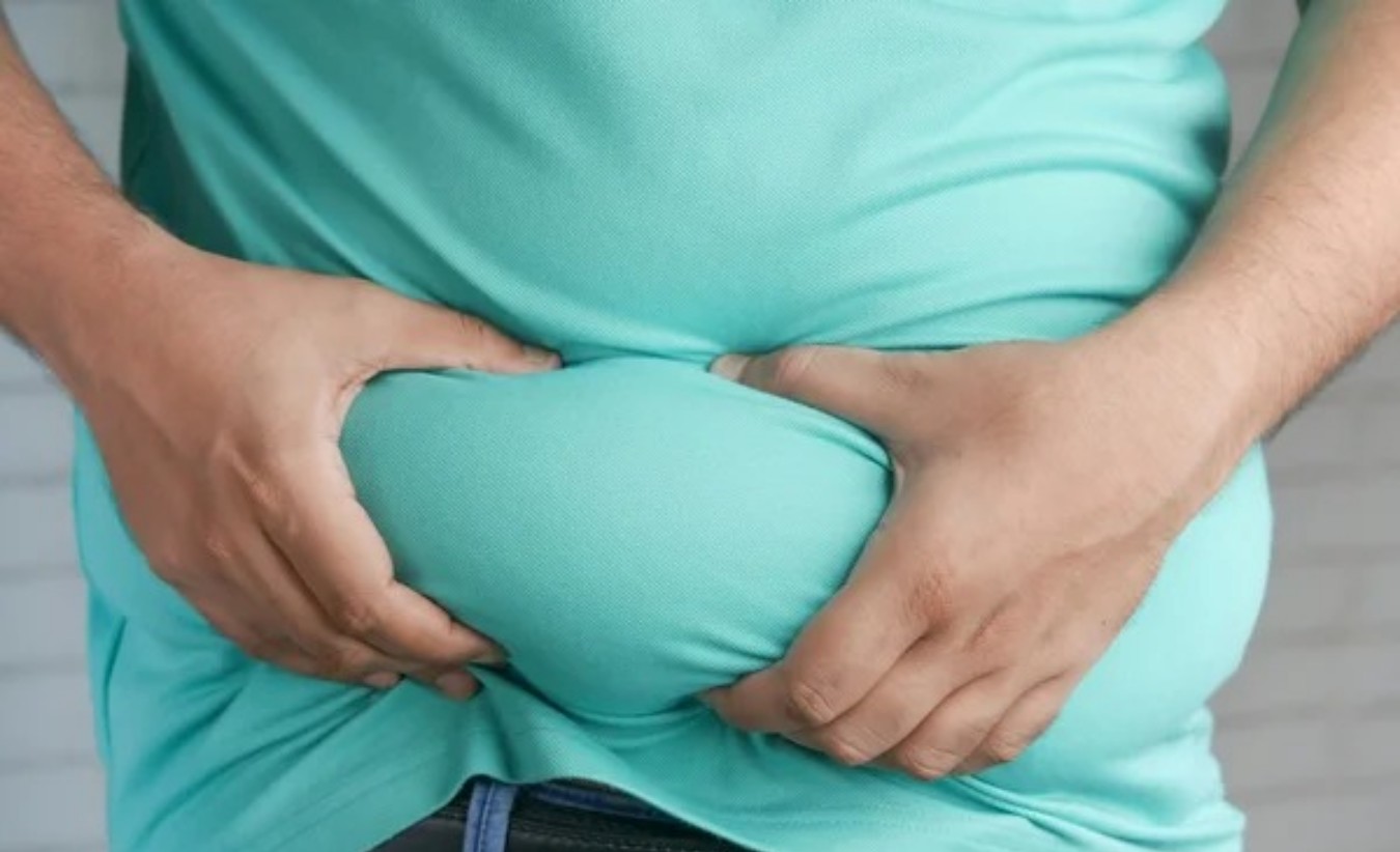 Estudo liga gordura abdominal e baixa vitamina D a maior risco de m@rte