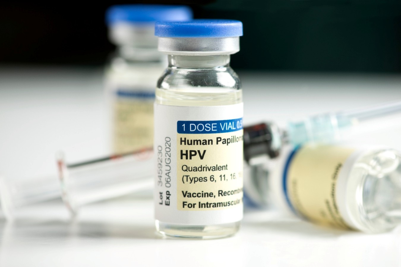 Vacina contra HPV praticamente zera mortes por câncer de colo do útero em jovens