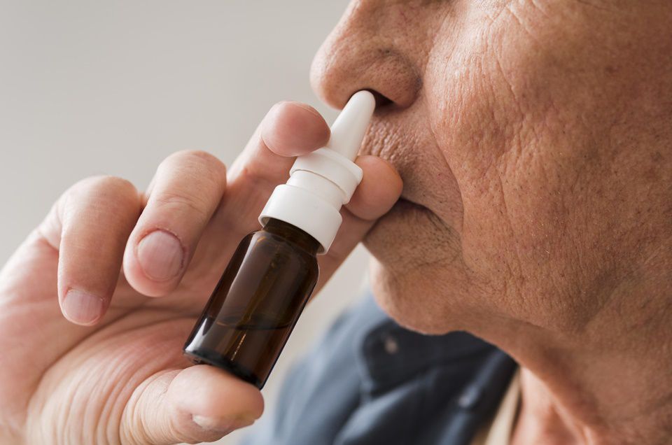 Spray nasal contra Covid-19 terá produção em massa em semanas, afirma cientistas