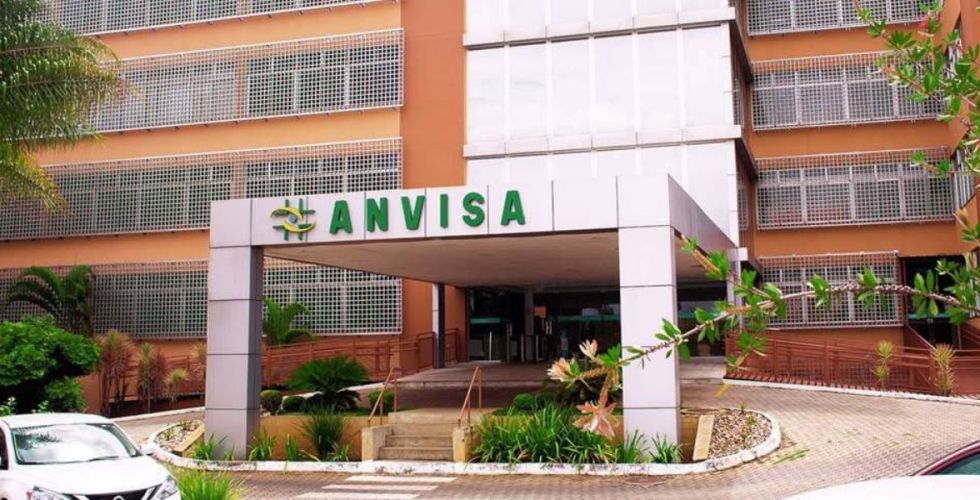 Anvisa adota IA para reforçar segurança e eficiência na análise de medicamentos