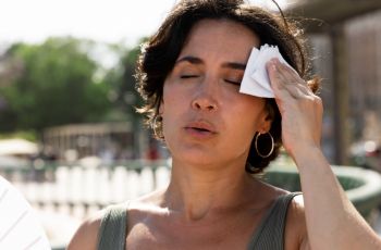 Anvisa aprova medicamento não hormonal para ondas de calor intensas da menopausa