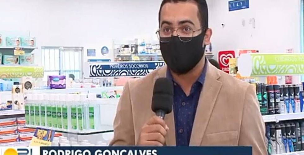 Farmacêutico explica por que o álcool em gel fica grudento