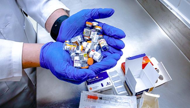 Médico que revende caneta do Paraguai no consultório, e abandona a via legal da tirzepatida manipulada, responde ao CFM