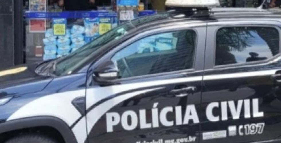 Rede de farmácias é alvo de operação policial por explorar idosos com venda casada de suplementos e cartões de crédito