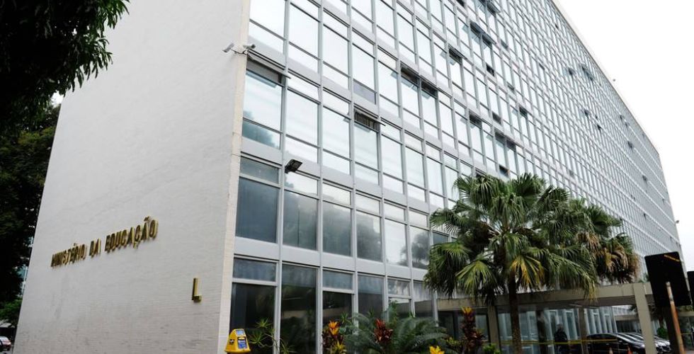 MEC autoriza curso de Farmácia por plataformas digitais até final do ano