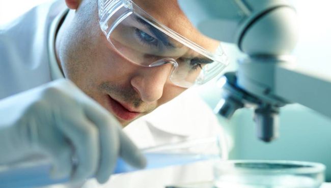 Novo medicamento para Covid-19 liberado nos EUA mostra eficácia contra todas as variantes