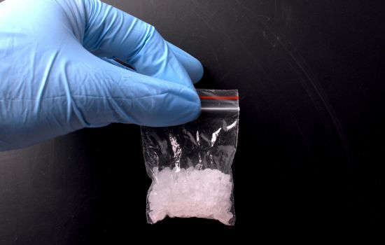 Tráfico de metanfetamina explode no Brasil, impulsionado por laboratórios clandestinos
