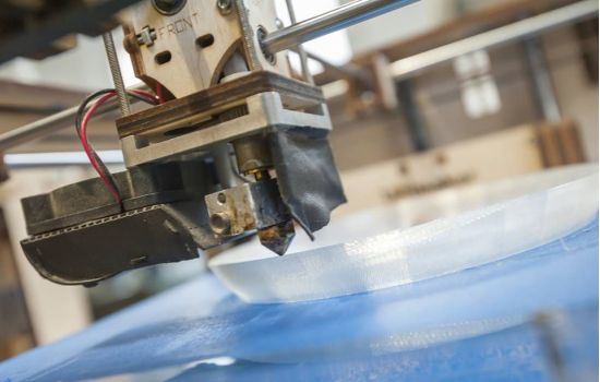 Coronavírus: montadoras usam impressora 3D para produzir máscaras