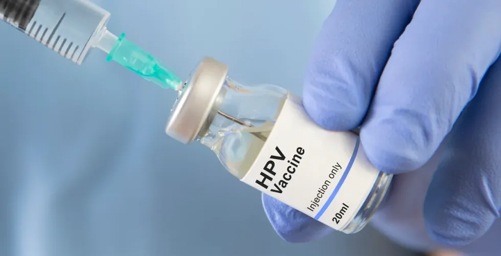 SUS amplia vacinação contra HPV para adolescentes e jovens até 2026