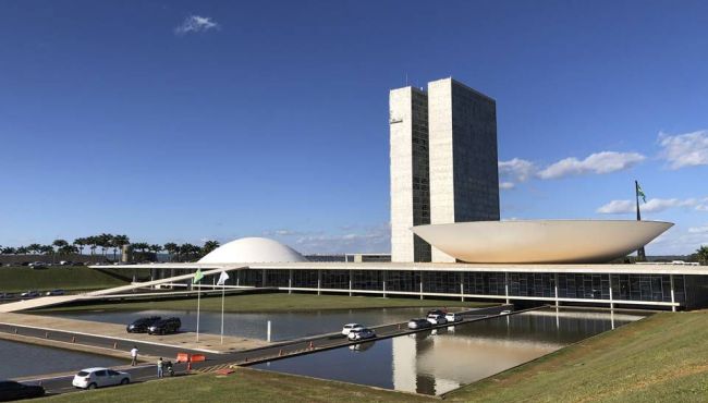 Congresso derruba veto e assegura indenização a farmacêuticos incapacitados pela Covid-19