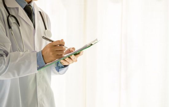 Agora é lei: prescrição farmacêutica de suplementos se torna obrigatória