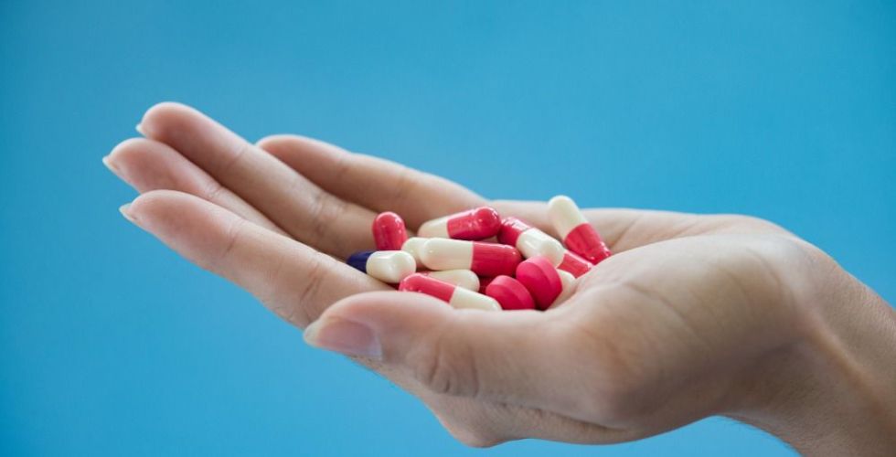 Indústria farmacêutica atrasa medicamento contra HIV para ganho financeiro