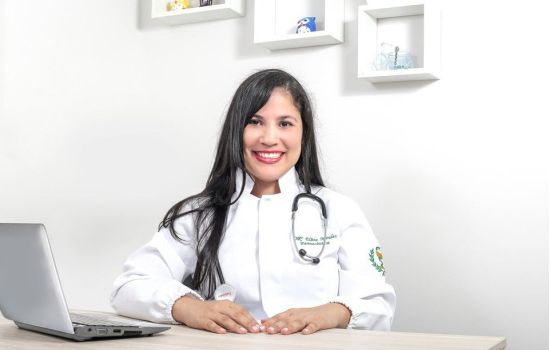 Conheça Elane Mendes – A farmacêutica empreendedora da Farmácia Clínica