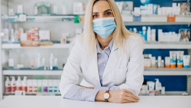 É lei: farmacêutico incapacitado por Covid-19 deve ser indenizado, mas Governo não sabe como pagar