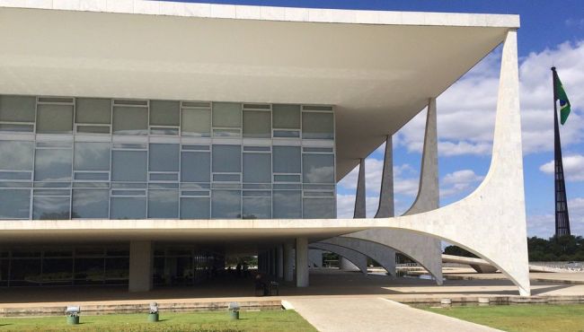 Governo cria grupo para estimular setor farmacêutico no Brasil